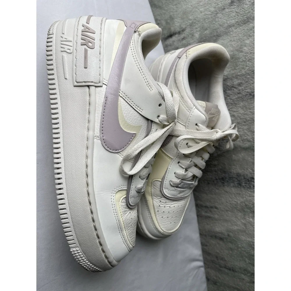Nike Air Force 1 Womens 7.5 White/ Lilac Trim Leather Sneakers